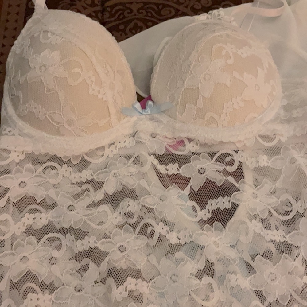 Beautiful babydoll used - Picture 2 of 4